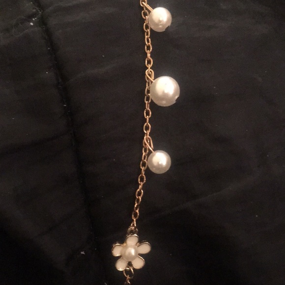 COPY - 19” Necklace gold chain and white enamel daisy - Picture 3 of 7